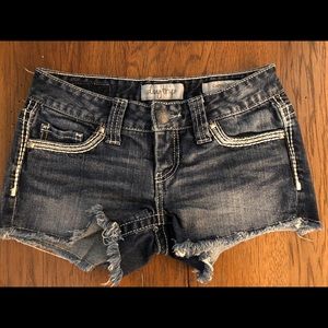 Daytrip by Buckle shorts